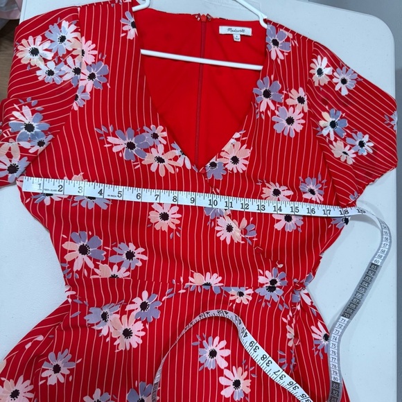 Madewell Button-Wrap Dress in Daisy Society Retro Stripe Lipstick Red Size 8 EUC - Picture 9 of 11